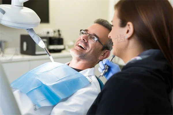 广州力德口腔诊所洗牙优惠，原价298元起现仅需198元起，价格表更新，尽享洁牙服务，机会难得，欢迎前来体验！