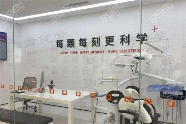 郑州白皮书口腔医院李少飞会亲自做手术吗？看医院实力解答