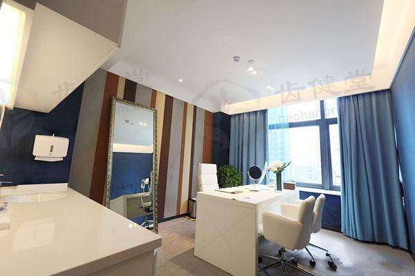 武汉艺星医疗美容医院杨艳清和徐国建谁更厉害？各有专长解析