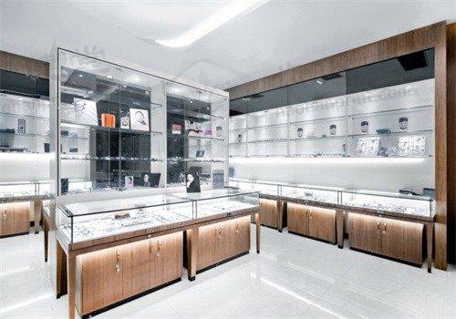 澳门上班族受近视困扰？珠海希玛林顺潮半飞秒手术，术后视力恢复良好案例揭秘 