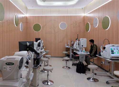 杭州飞秒秒眼科医院单眼蔡司多焦点老花晶体植入术，25800 元起，术后恢复快效果好