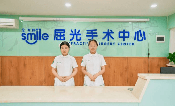 上班族摆脱600多度近视困扰！青岛福柏眼科1.38万全飞秒手术真实案例分享 