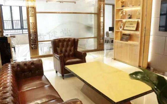 上班族小李矫正牙齿的烦恼，珠海暨博口腔隐形牙套助其8个月重获自信（附案例细节）