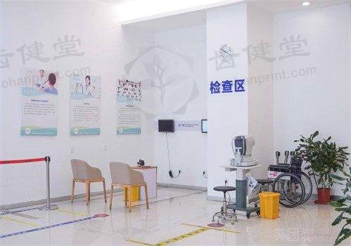 想摆脱眼镜困扰？22岁大学生分享东莞爱尔眼科全飞秒手术全过程及恢复效果