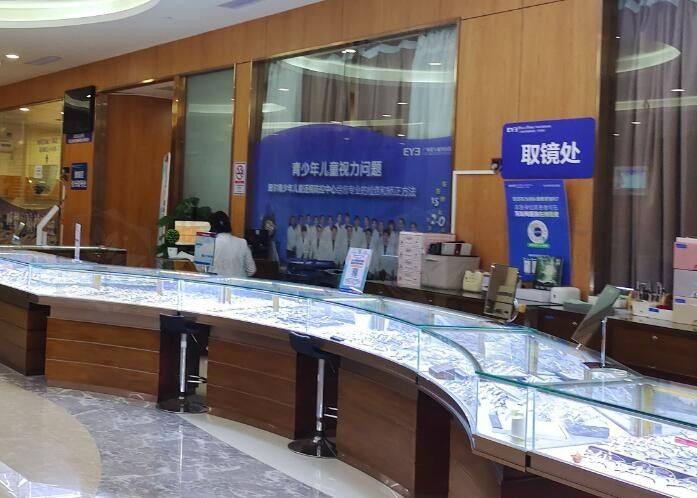 眼睛胀痛差点瞎了！花1.2万做了青光眼微创手术，半年后怎么样了？