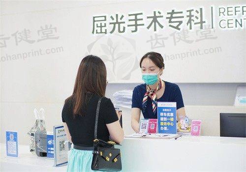 南宁爱尔眼科医院角膜塑形镜（阿迩法高端环曲弧设计）2026价格参考：12000-16000元，林泉/蔡莹医生主理，在线预约享检查优惠